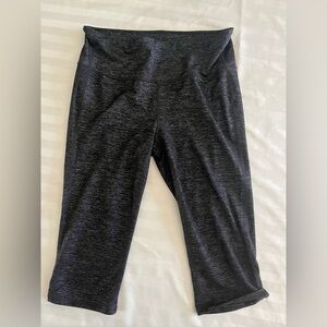 Athleta Women’s Large Dark Gray Capri Leggings